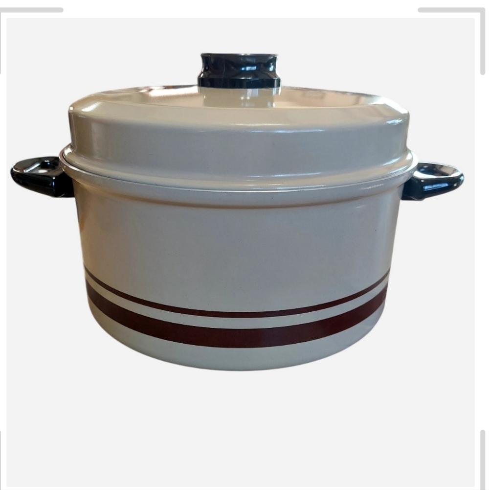 Stanhome Genuine Porcelsin On Aluminum Pot With Accessories And Lid